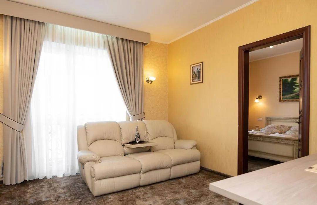 Status Hotel-1